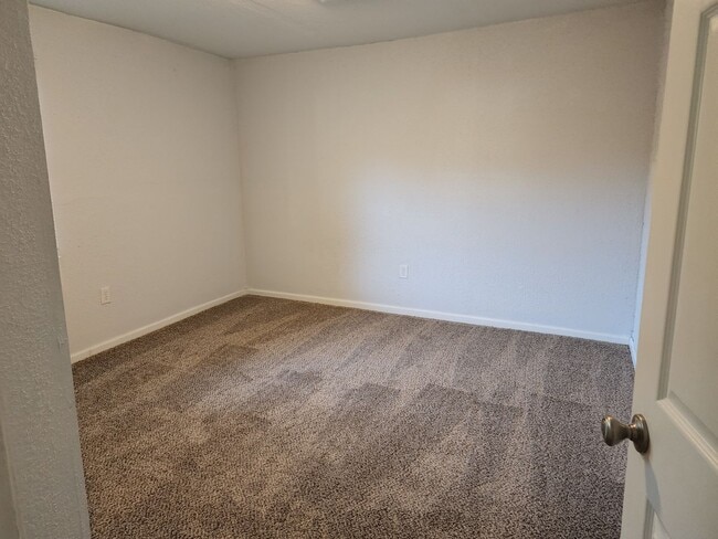 Building Photo - 2043 Maywood St