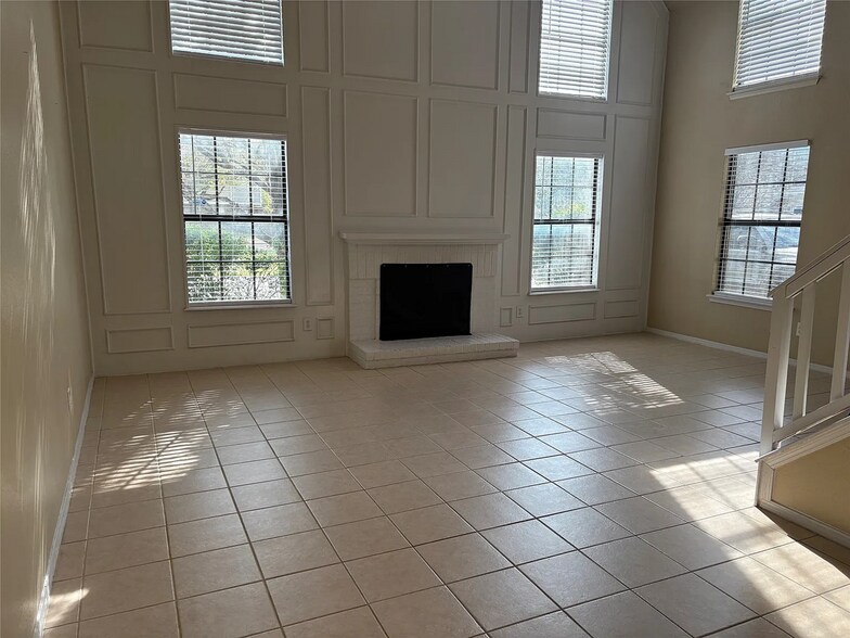 Building Photo - 500 Button Willow Ct