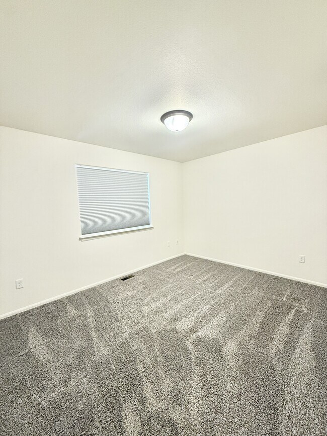 Building Photo - 906 Ashbrook Dr