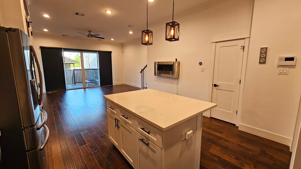 Kitchen looking to LR - 3404 Rogers St