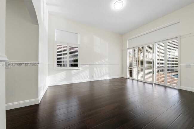 Building Photo - 2893 Oakbrook Dr