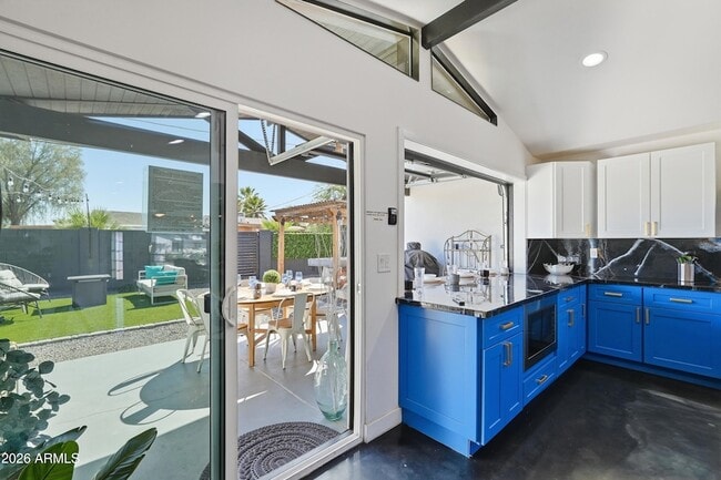 Building Photo - 2812 N 71st Pl