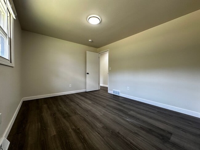 Building Photo - 2746 Nicolet Dr