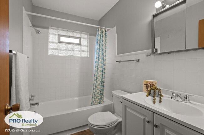 Building Photo - 4359 7th St NE