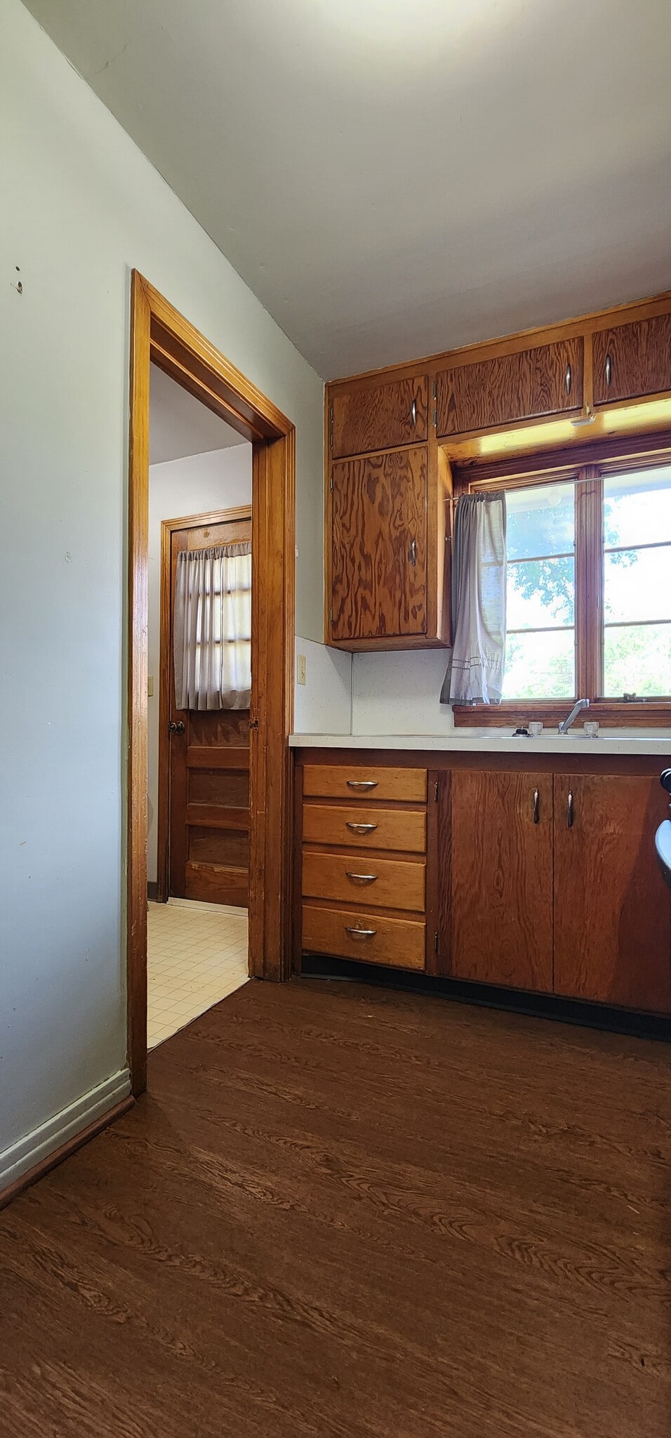 Kitchen - 819 East Ave S