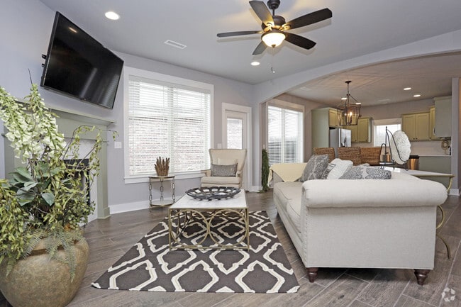 Primary Photo - The Villas at Forest Hills