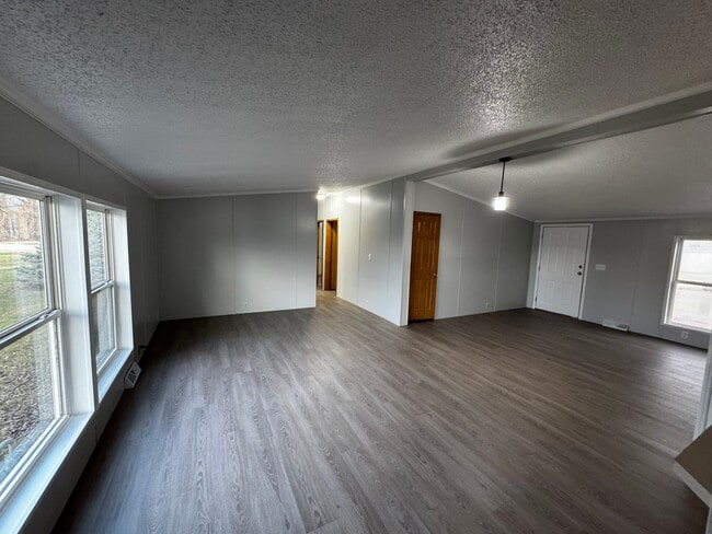 Building Photo - Very large yard great location a nice older doublewide Home