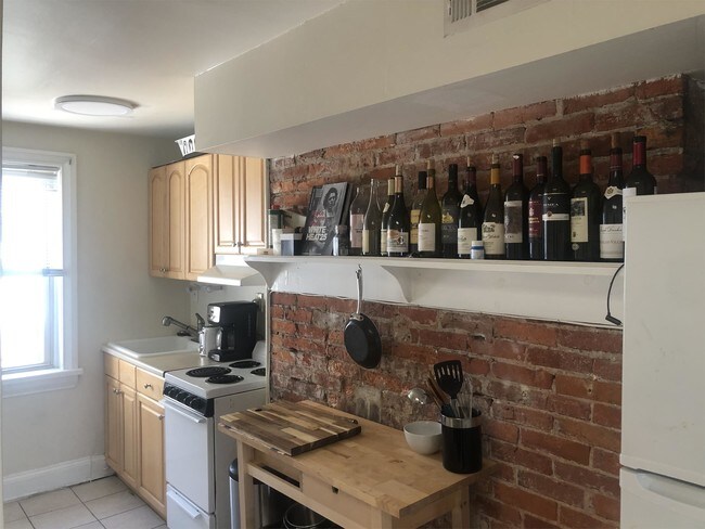 Building Photo - 1133 Pine St