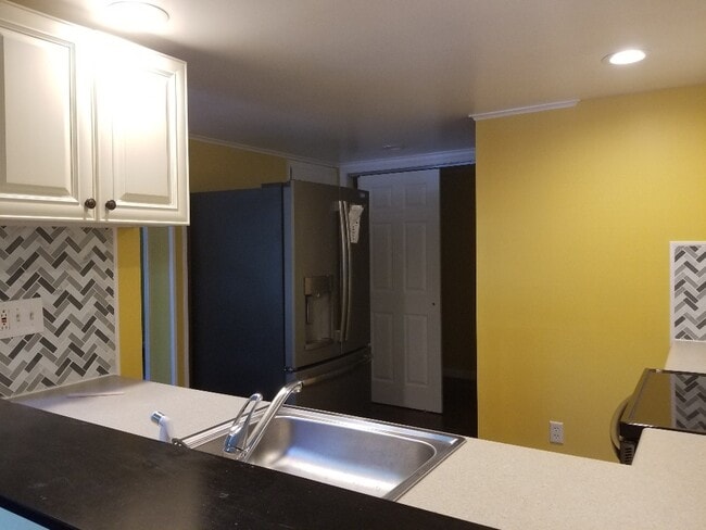 Building Photo - Do Not Miss Out On Seeing This Cute As A B...