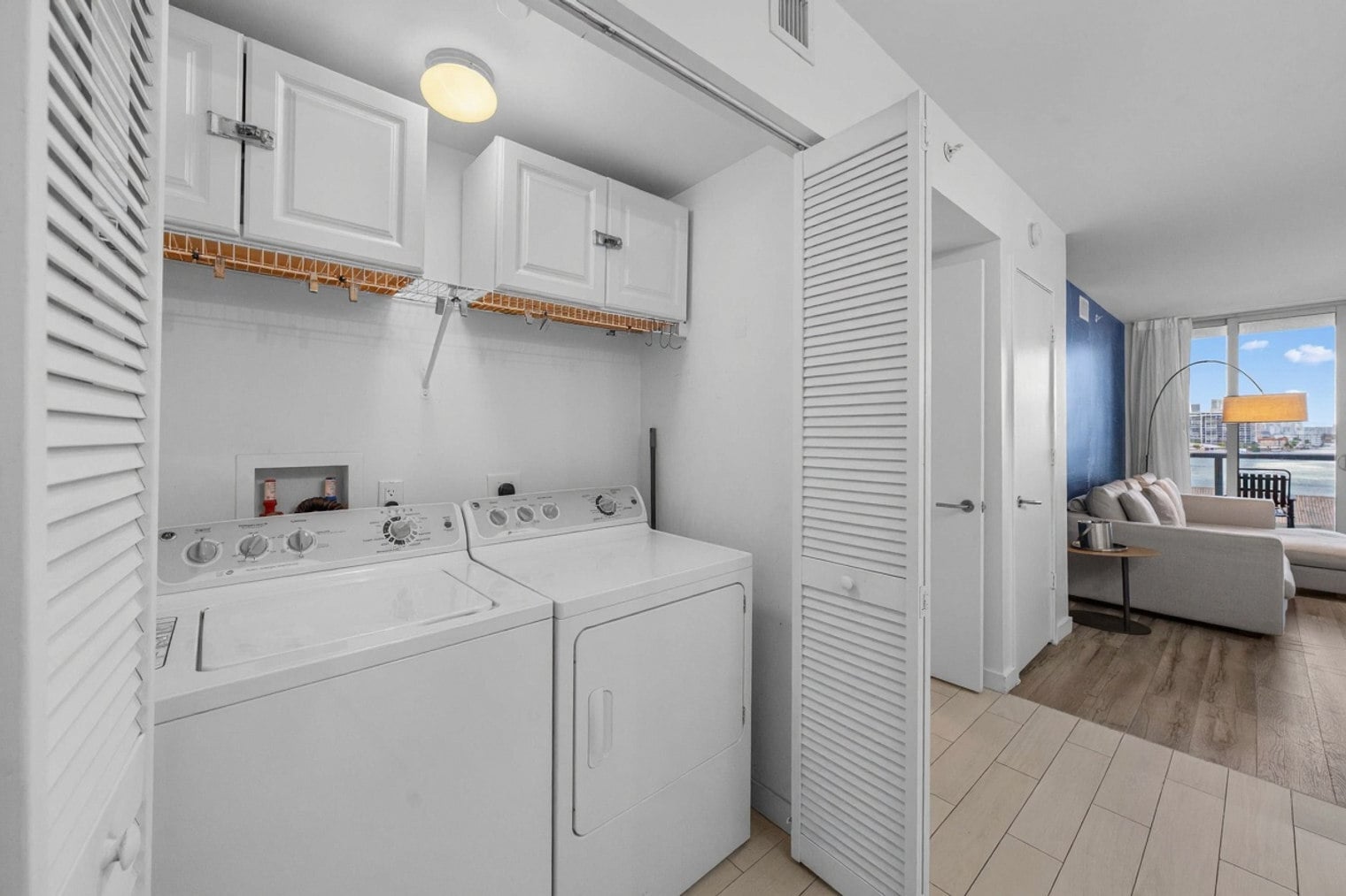 Building Photo - 2602 E Hallandale Beach Blvd