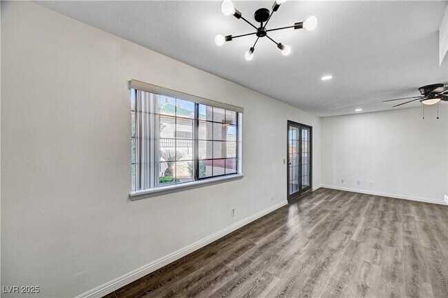 Building Photo - 4150 Sanderling Cir