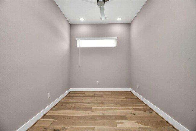 Building Photo - 314 Queen Sude Ln