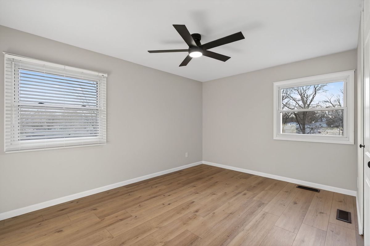 Building Photo - 5016 Fernhill Dr