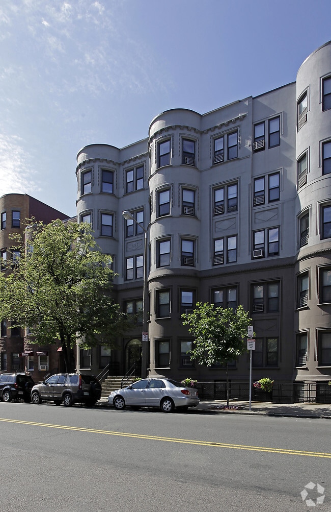 Exterior Photo - 72 Westland Ave