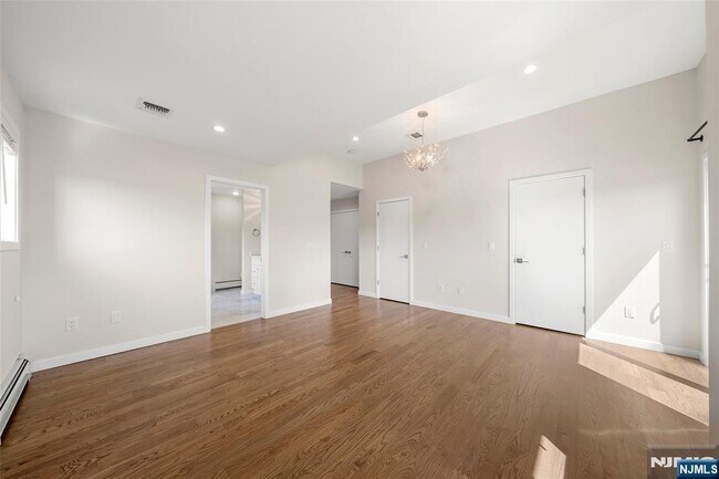 Building Photo - 506 Westview Ave