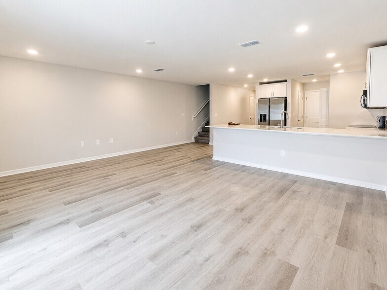 Building Photo - 318 Chesapeake Dr