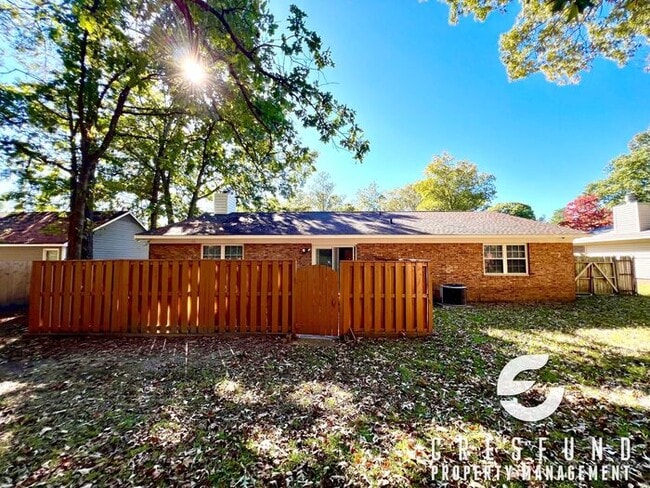 Building Photo - 3Br 2BAth Close to Fort Bragg with Large F...