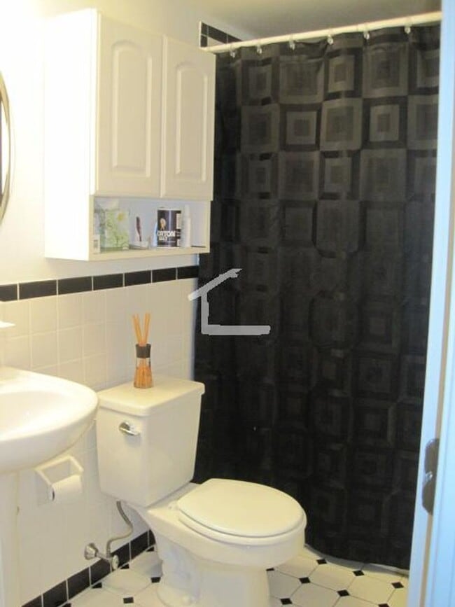 Building Photo - Nice 4 bed in Allston