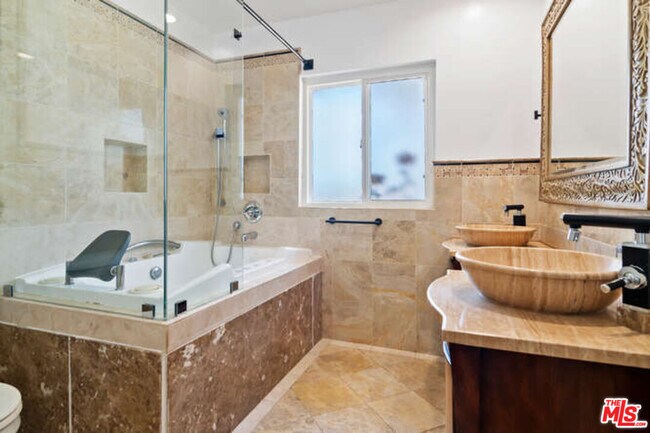 Building Photo - 3401 Alginet Dr