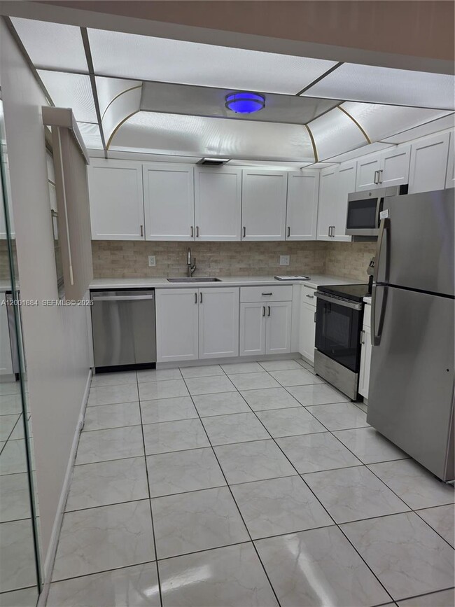 Building Photo - 13250 SW 4th Ct