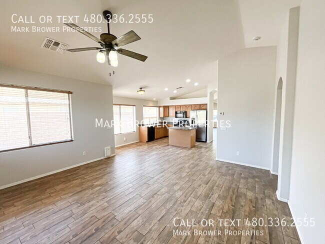 Building Photo - 270 W Dana Dr