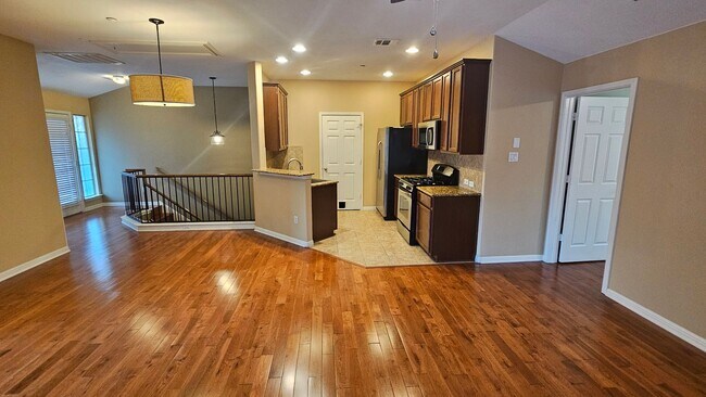 Building Photo - 1310 W Parmer Ln