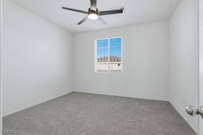 Building Photo - 8667 Luxuriant Ave