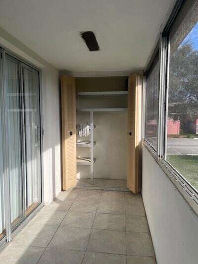 Building Photo - 37 Kingswood B