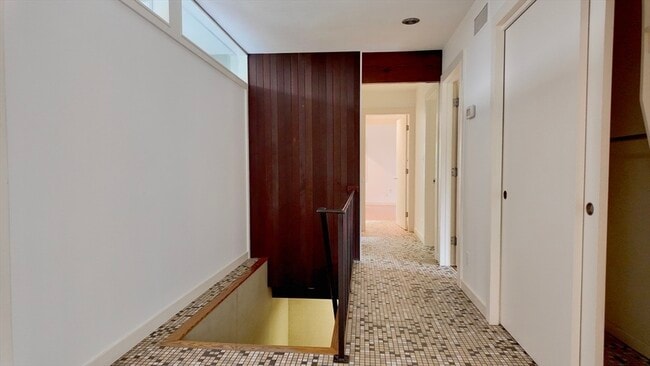 Building Photo - 14 Overlook Dr