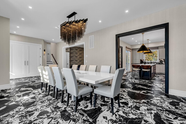 Building Photo - 215 Hollywood Ave