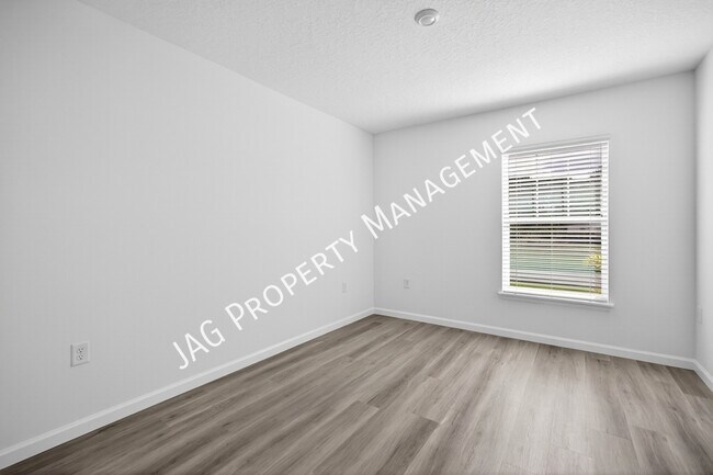 Building Photo - 615 Chaloupe St SE