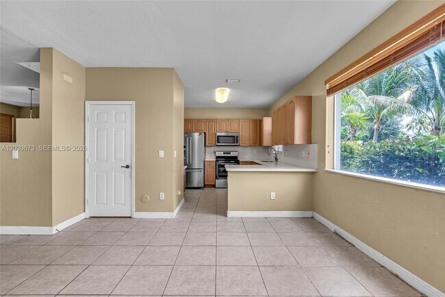 Building Photo - 5149 SW 137th Ave
