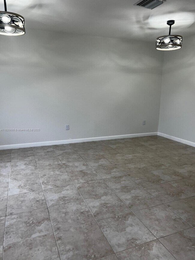 Building Photo - 11512 SW 151 Ave