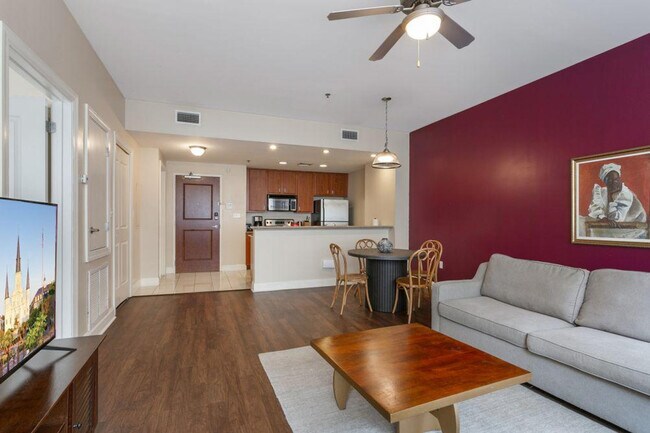 Building Photo - 925 Common St