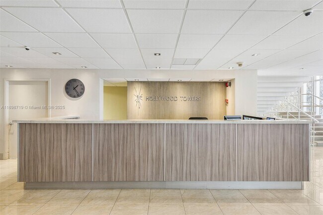 Building Photo - 3111 N Ocean Dr