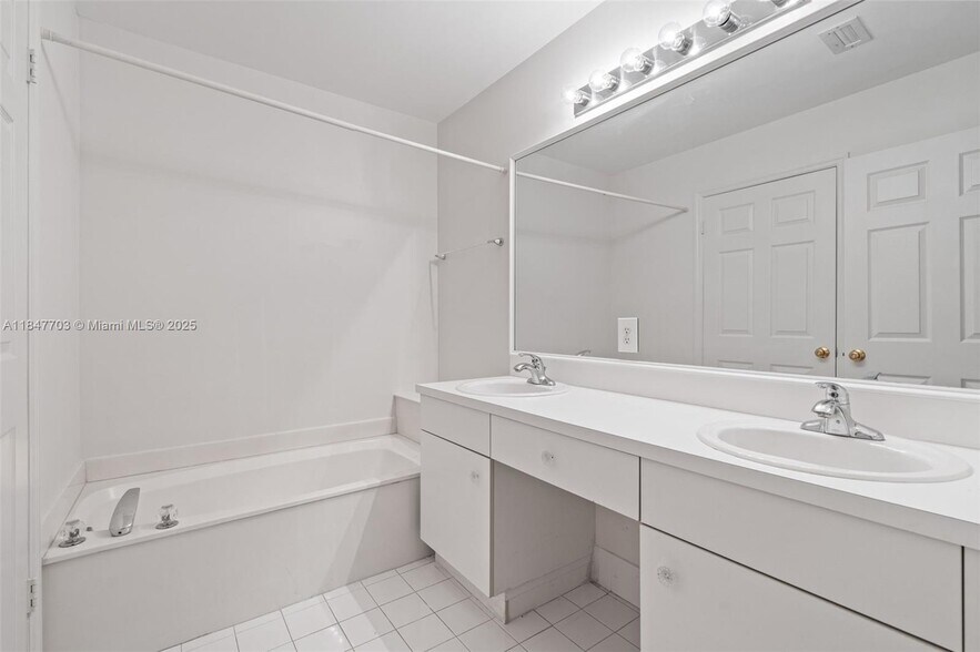 Building Photo - 14202 SW 151st Ct