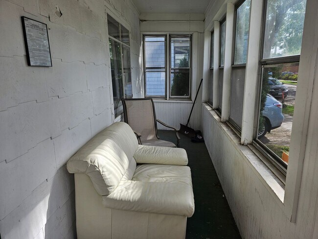 Building Photo - 4 bedroom House Close to U of M! Leasing for Fall 2026!