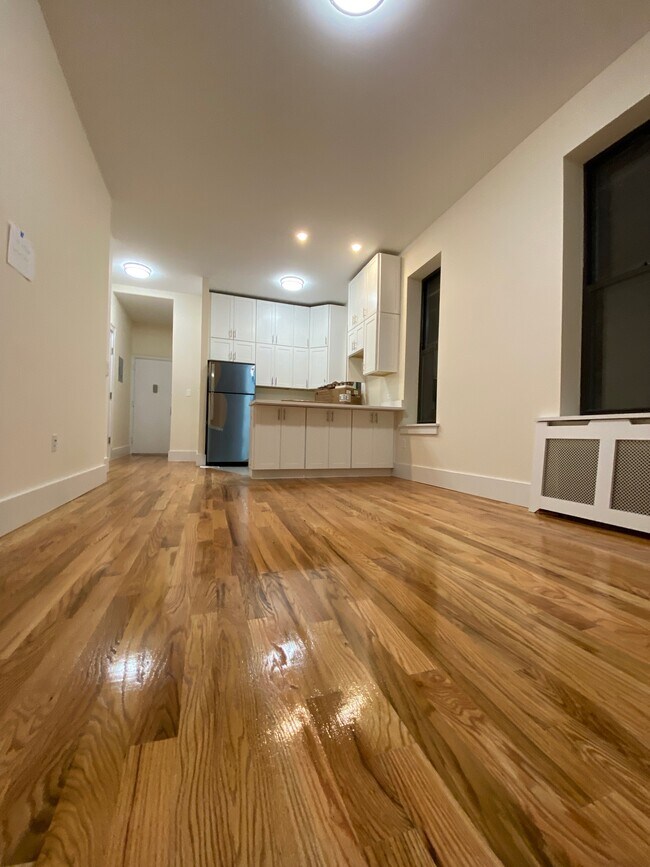 COMMON AREA - 134 W 80th St