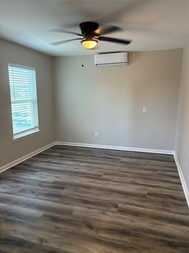 Building Photo - 8 S Avenue B