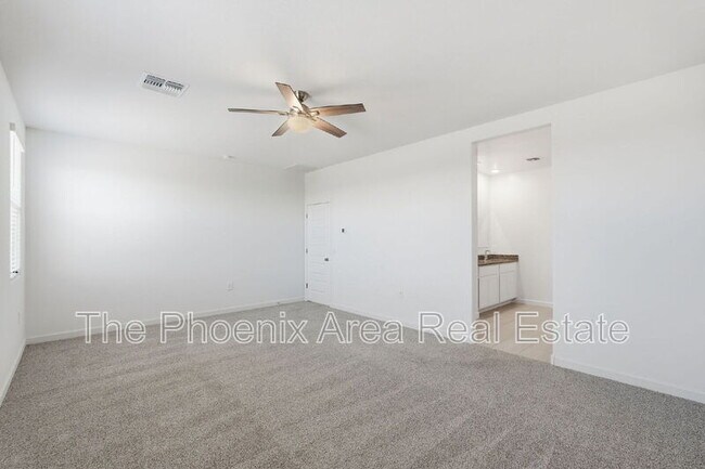 Building Photo - 2761 W Seaver Ave