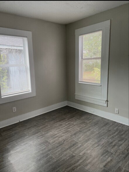 Building Photo - 954 Baltimore St