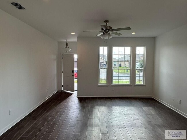 Building Photo - 3505 Cove Real Dr