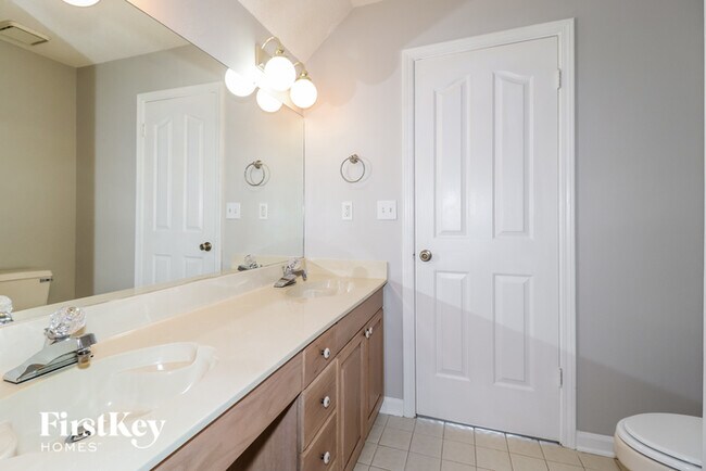 Building Photo - 8410 Walnut Tree Dr