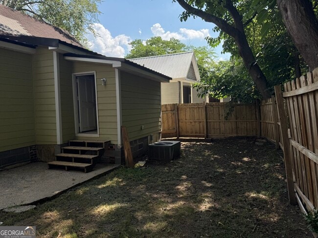 Building Photo - 820 Reese St