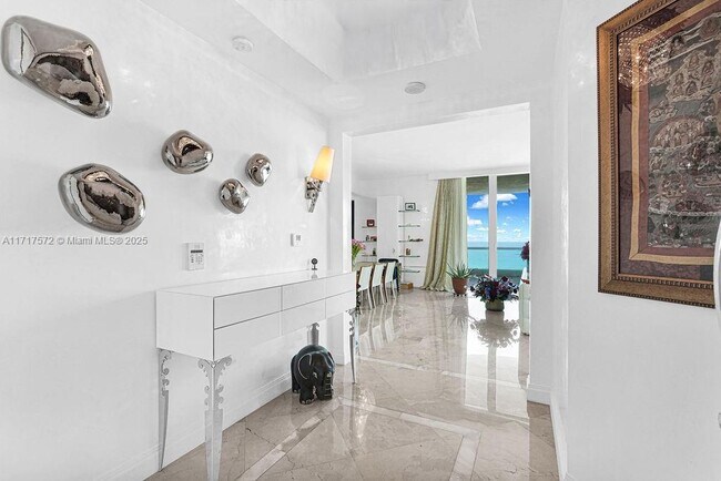Building Photo - 16051 Collins Ave