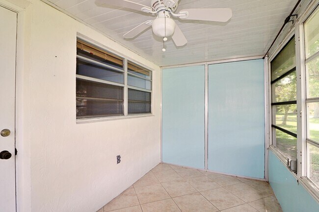 Building Photo - 831 Timberview Dr