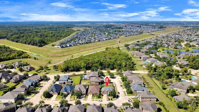 Building Photo - 6843 Bears Path Ln