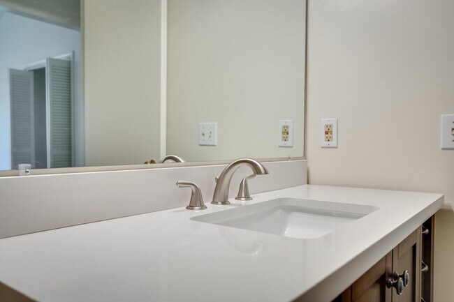 Building Photo - 1116 Blue Ridge Dr