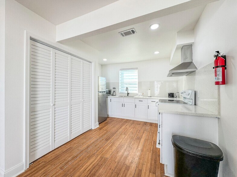 Building Photo - 3600 Eagle St