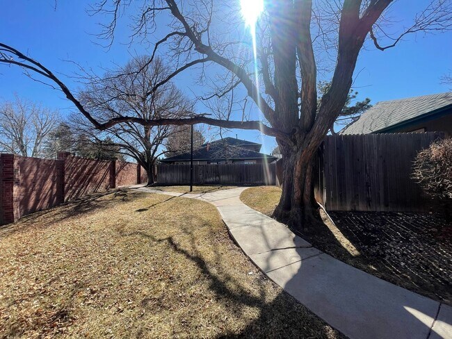 Building Photo - 5918 S Willow Way